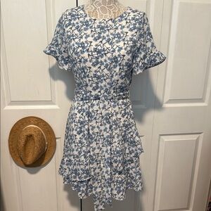 Banana Republic Floral Blue and White Dress new w/o tags 10